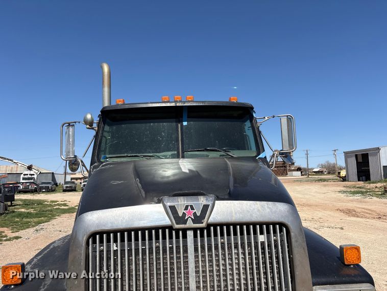 image for item FC2076 2007 Western Star 4900EX semi truck