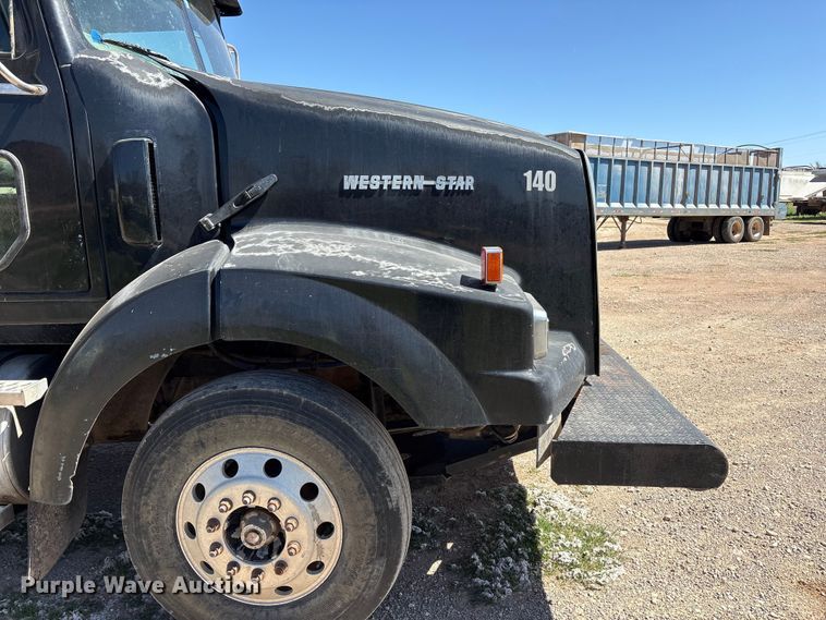 image for item FC2076 2007 Western Star 4900EX semi truck