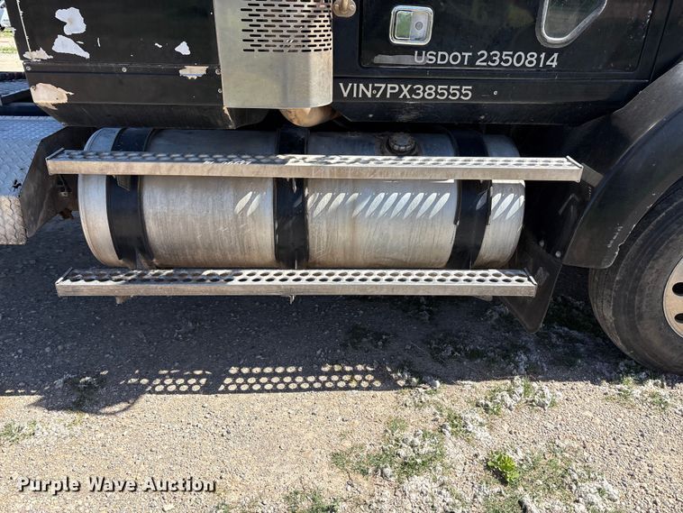 image for item FC2076 2007 Western Star 4900EX semi truck