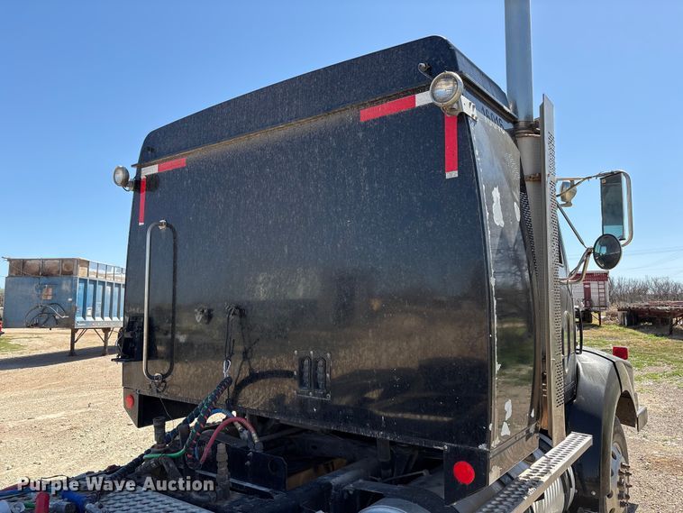 image for item FC2076 2007 Western Star 4900EX semi truck