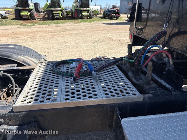 image for item FC2076 2007 Western Star 4900EX semi truck