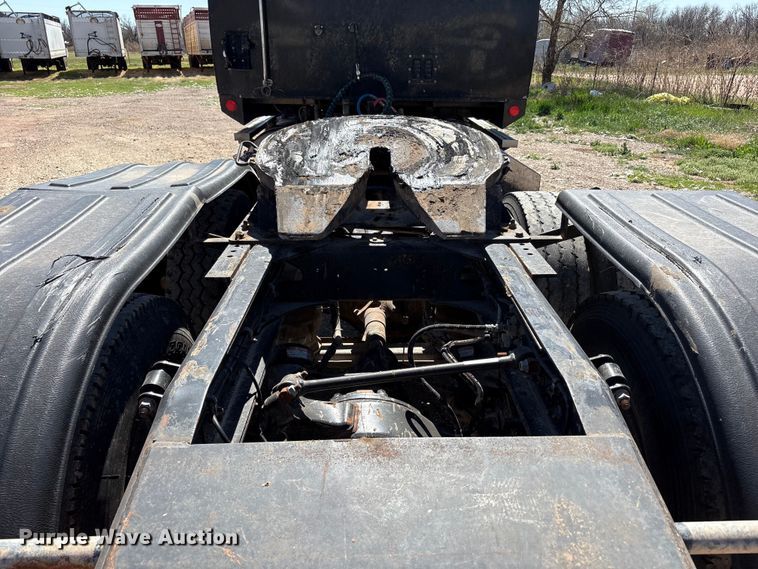 image for item FC2076 2007 Western Star 4900EX semi truck