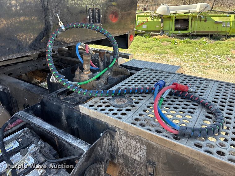 image for item FC2076 2007 Western Star 4900EX semi truck