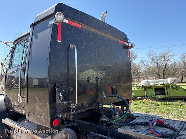 image for item FC2076 2007 Western Star 4900EX semi truck