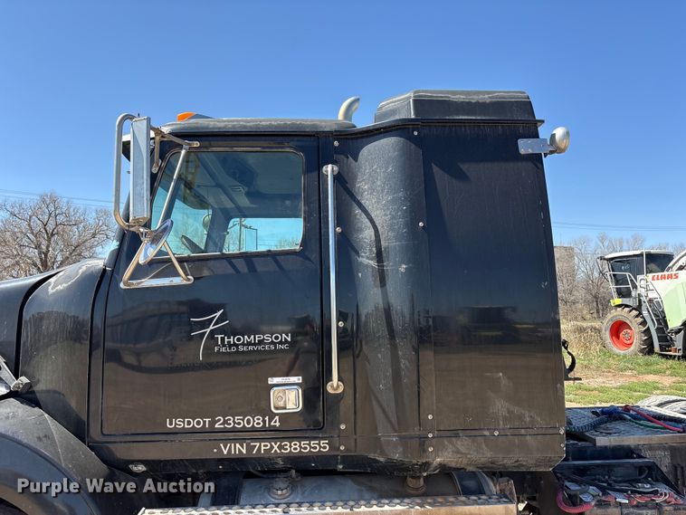 image for item FC2076 2007 Western Star 4900EX semi truck
