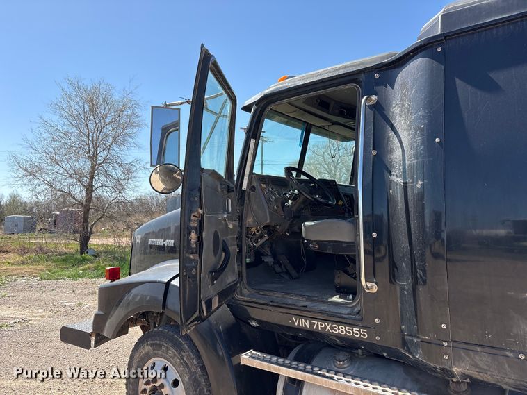 image for item FC2076 2007 Western Star 4900EX semi truck