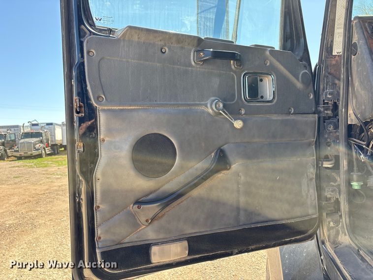 image for item FC2076 2007 Western Star 4900EX semi truck