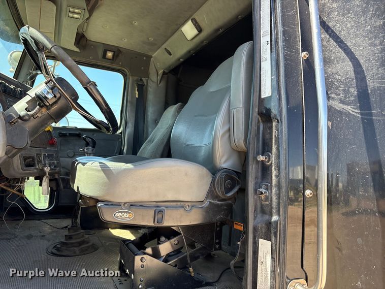 image for item FC2076 2007 Western Star 4900EX semi truck
