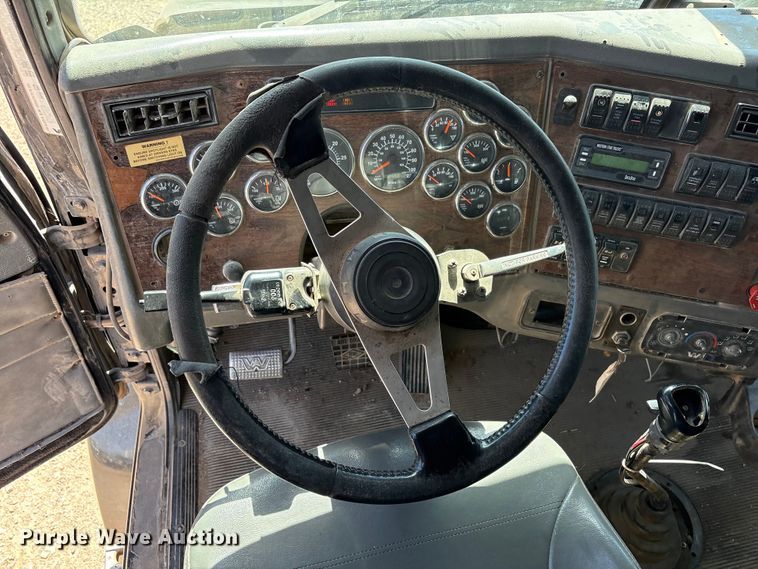 image for item FC2076 2007 Western Star 4900EX semi truck