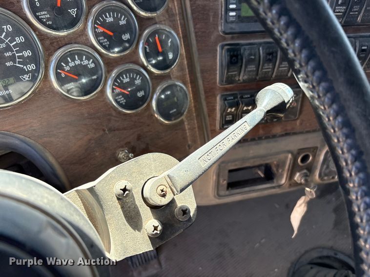 image for item FC2076 2007 Western Star 4900EX semi truck