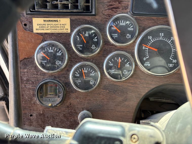 image for item FC2076 2007 Western Star 4900EX semi truck