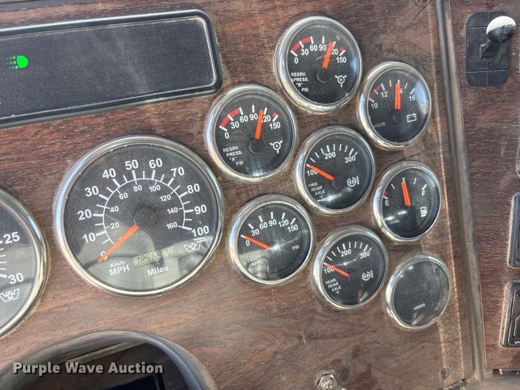 image for item FC2076 2007 Western Star 4900EX semi truck