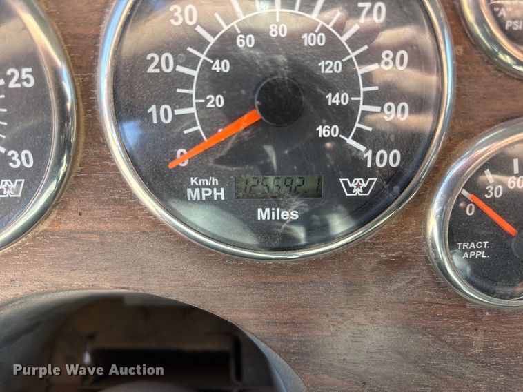 image for item FC2076 2007 Western Star 4900EX semi truck