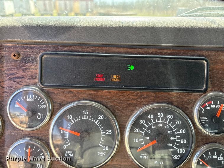 image for item FC2076 2007 Western Star 4900EX semi truck