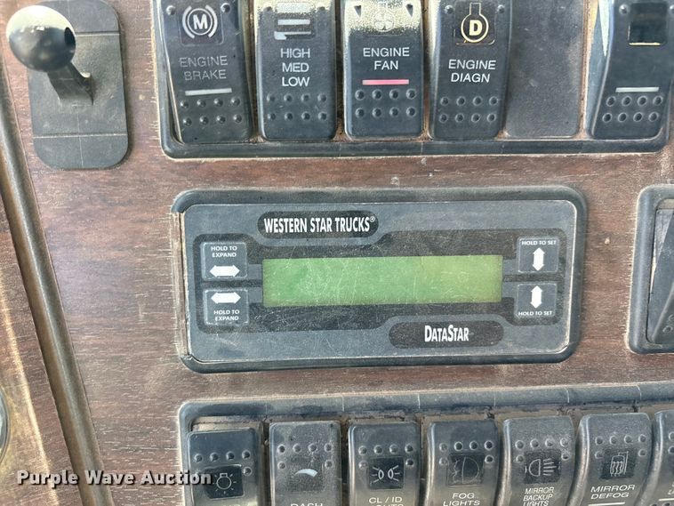 image for item FC2076 2007 Western Star 4900EX semi truck