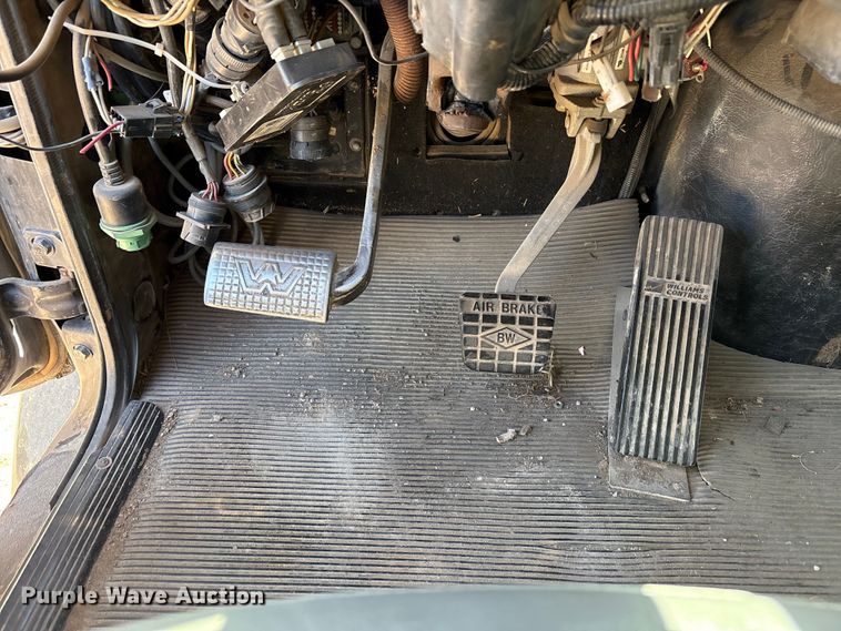 image for item FC2076 2007 Western Star 4900EX semi truck