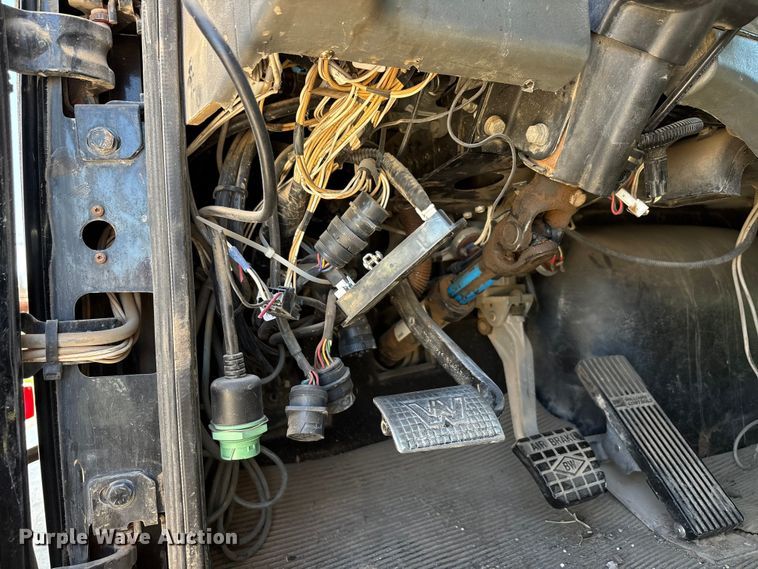 image for item FC2076 2007 Western Star 4900EX semi truck