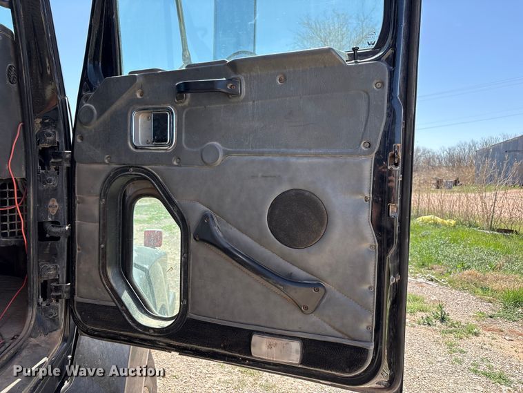 image for item FC2076 2007 Western Star 4900EX semi truck