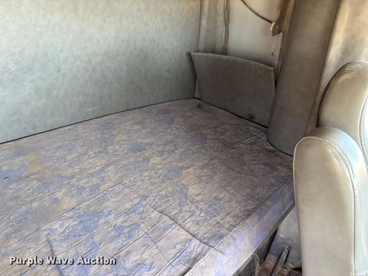 image for item FC2076 2007 Western Star 4900EX semi truck