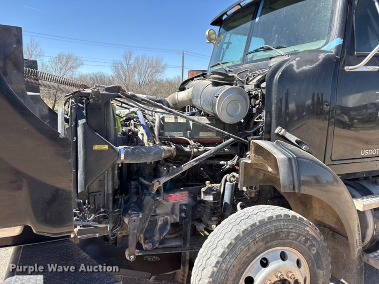 image for item FC2076 2007 Western Star 4900EX semi truck