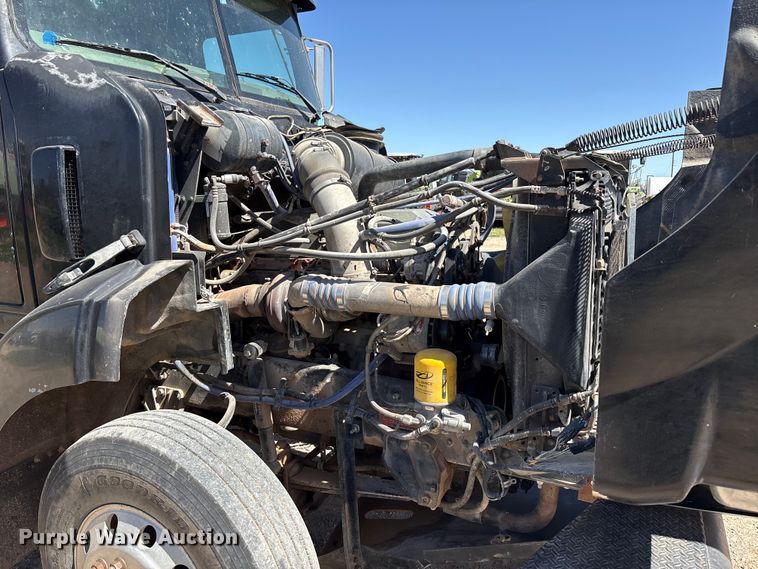 image for item FC2076 2007 Western Star 4900EX semi truck