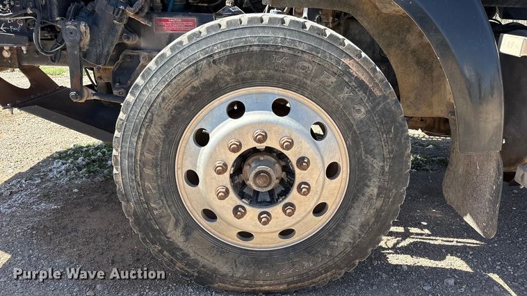 image for item FC2076 2007 Western Star 4900EX semi truck