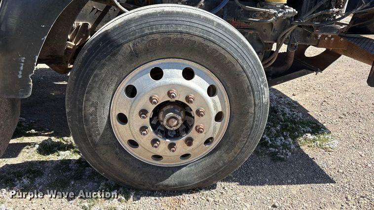 image for item FC2076 2007 Western Star 4900EX semi truck