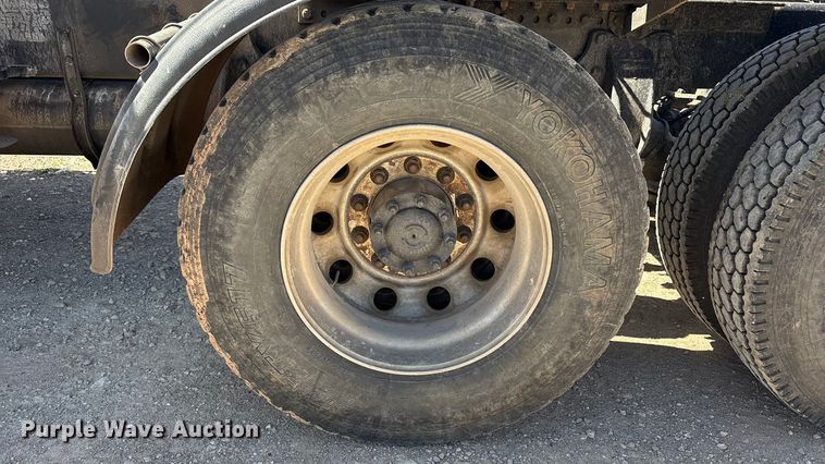 image for item FC2076 2007 Western Star 4900EX semi truck