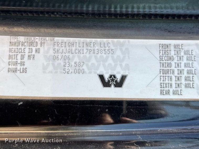image for item FC2076 2007 Western Star 4900EX semi truck