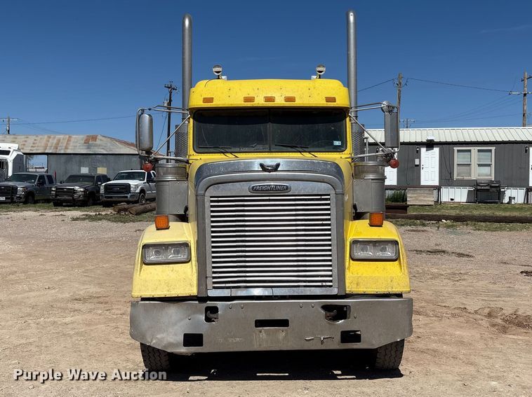 image for item FC2084 2007 Freightliner Classic semi truck