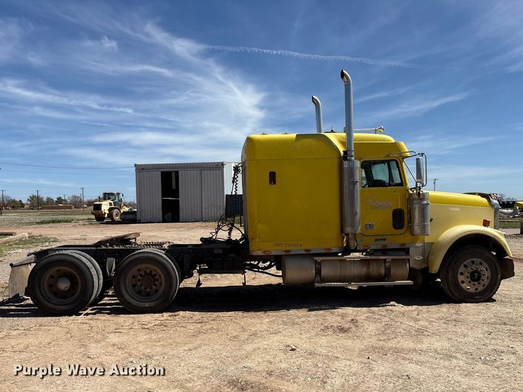 image for item FC2084 2007 Freightliner Classic semi truck