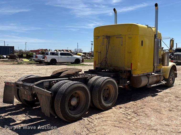 image for item FC2084 2007 Freightliner Classic semi truck