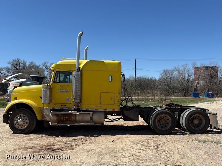 image for item FC2084 2007 Freightliner Classic semi truck