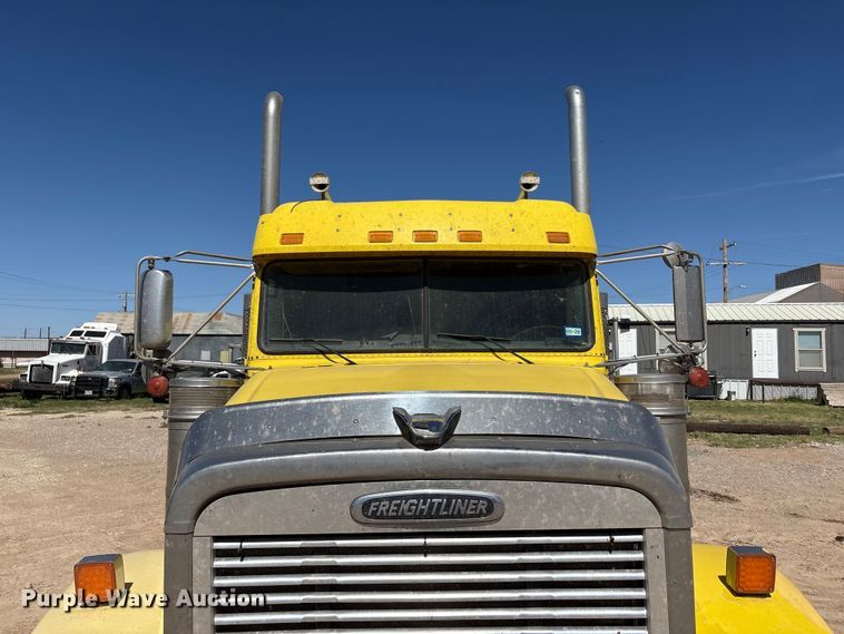image for item FC2084 2007 Freightliner Classic semi truck