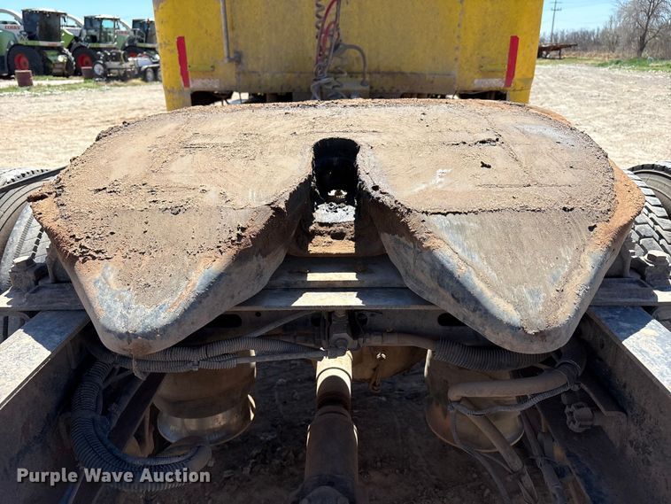 image for item FC2084 2007 Freightliner Classic semi truck