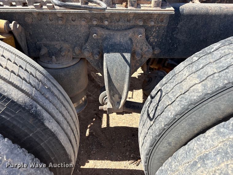 image for item FC2084 2007 Freightliner Classic semi truck