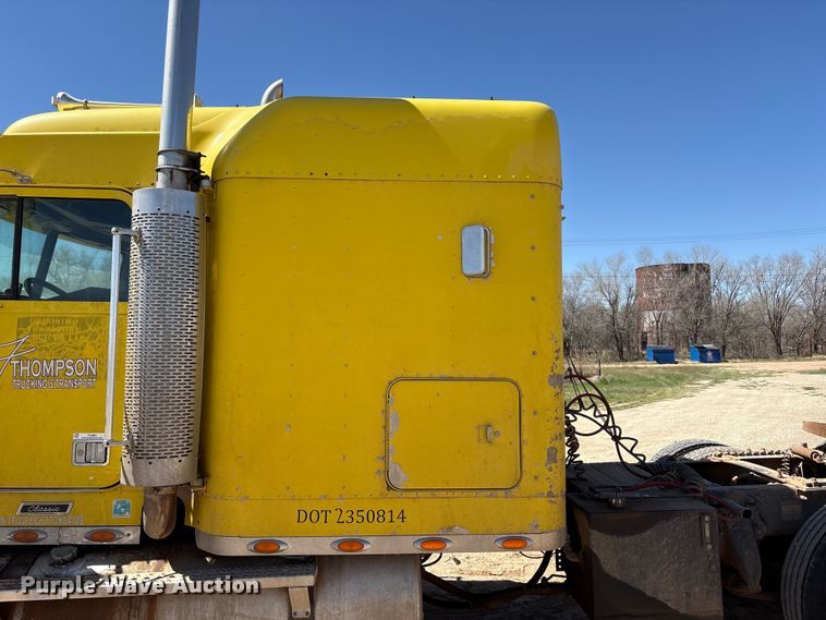 image for item FC2084 2007 Freightliner Classic semi truck
