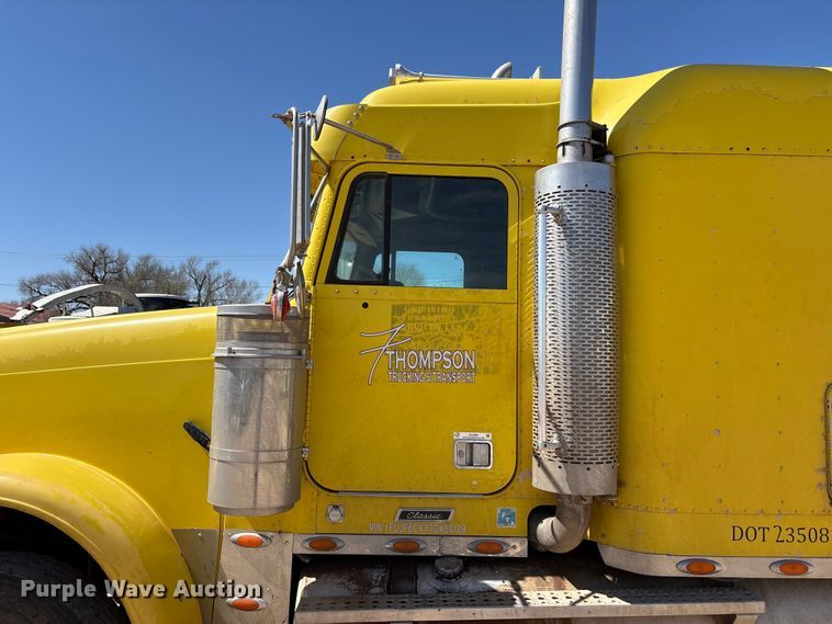 image for item FC2084 2007 Freightliner Classic semi truck