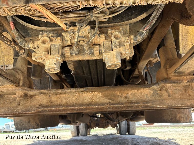 image for item FC2084 2007 Freightliner Classic semi truck