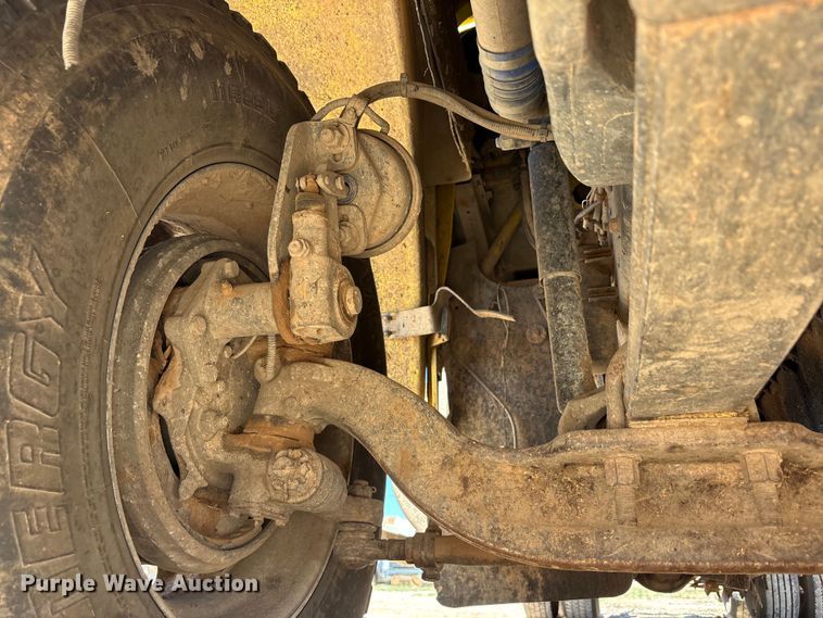 image for item FC2084 2007 Freightliner Classic semi truck