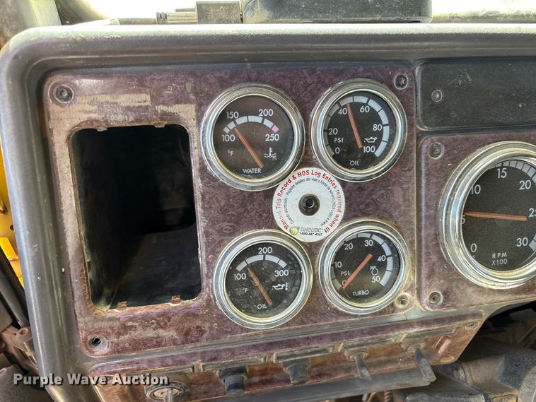 image for item FC2084 2007 Freightliner Classic semi truck