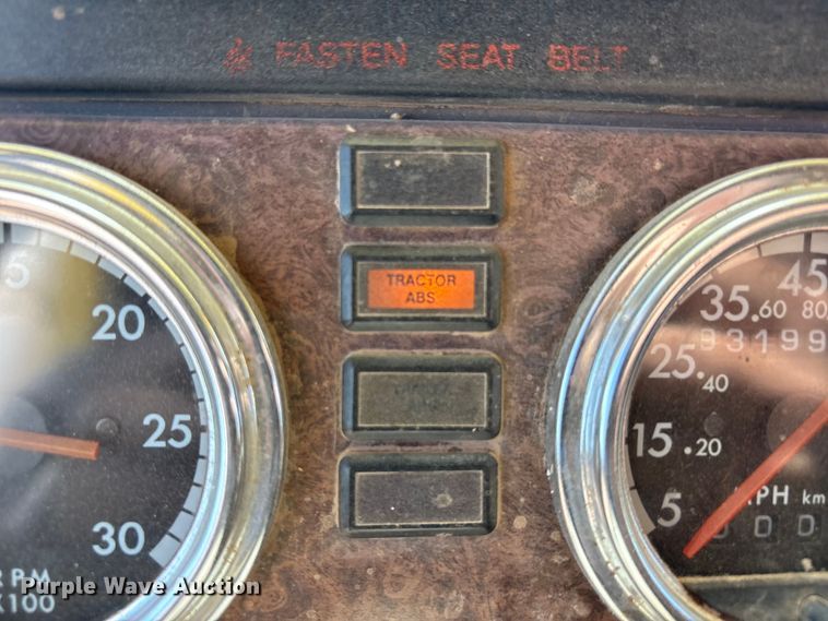 image for item FC2084 2007 Freightliner Classic semi truck