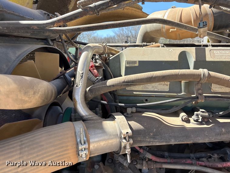 image for item FC2084 2007 Freightliner Classic semi truck