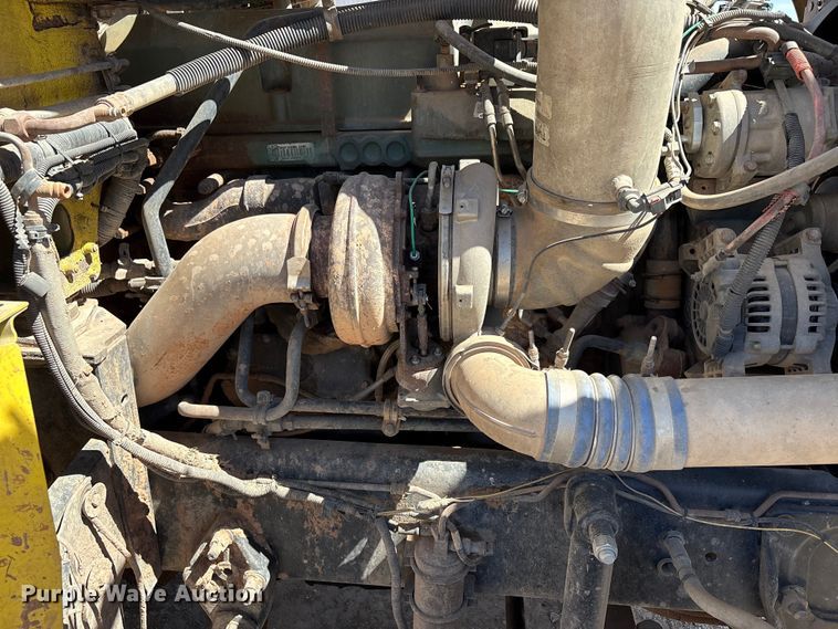 image for item FC2084 2007 Freightliner Classic semi truck