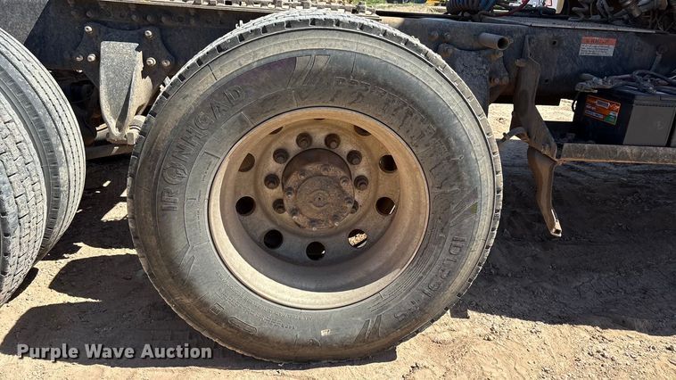 image for item FC2084 2007 Freightliner Classic semi truck