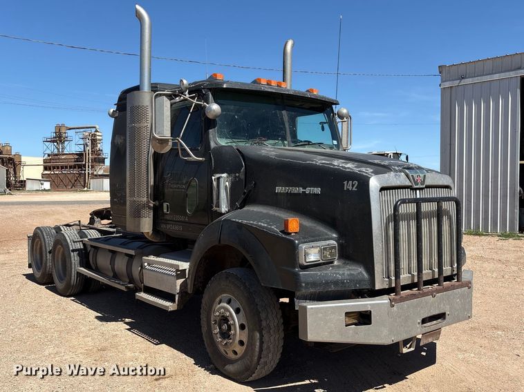 image for item FC2085 2008 Western Star 4900EX semi truck