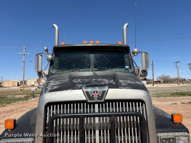 image for item FC2085 2008 Western Star 4900EX semi truck