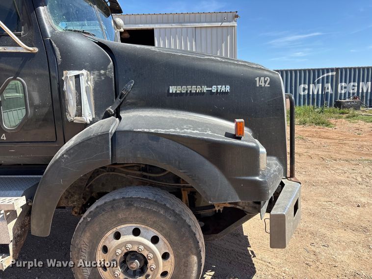 image for item FC2085 2008 Western Star 4900EX semi truck