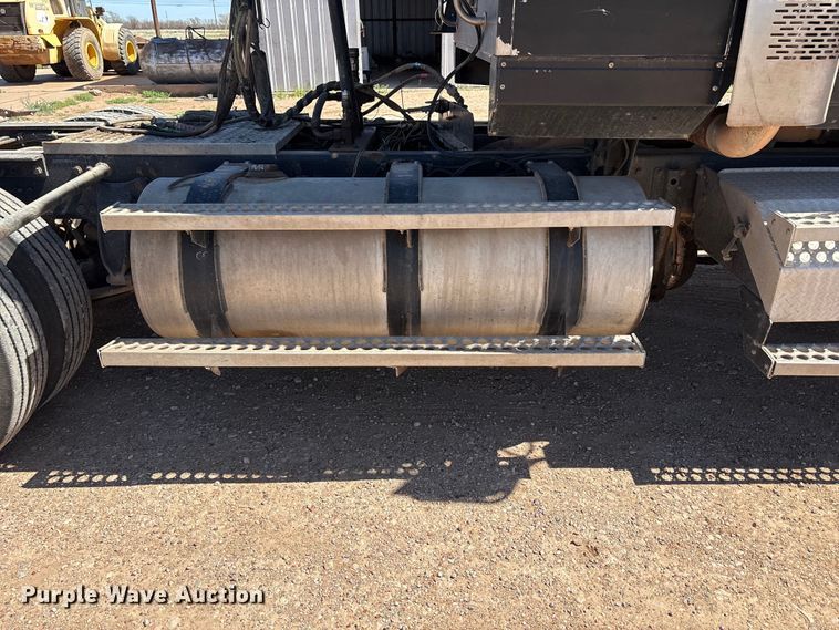image for item FC2085 2008 Western Star 4900EX semi truck