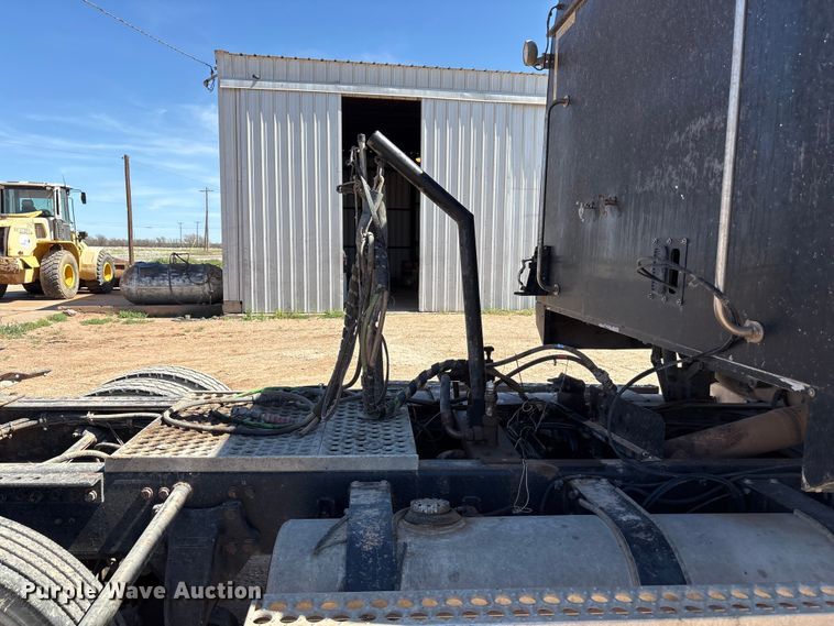 image for item FC2085 2008 Western Star 4900EX semi truck